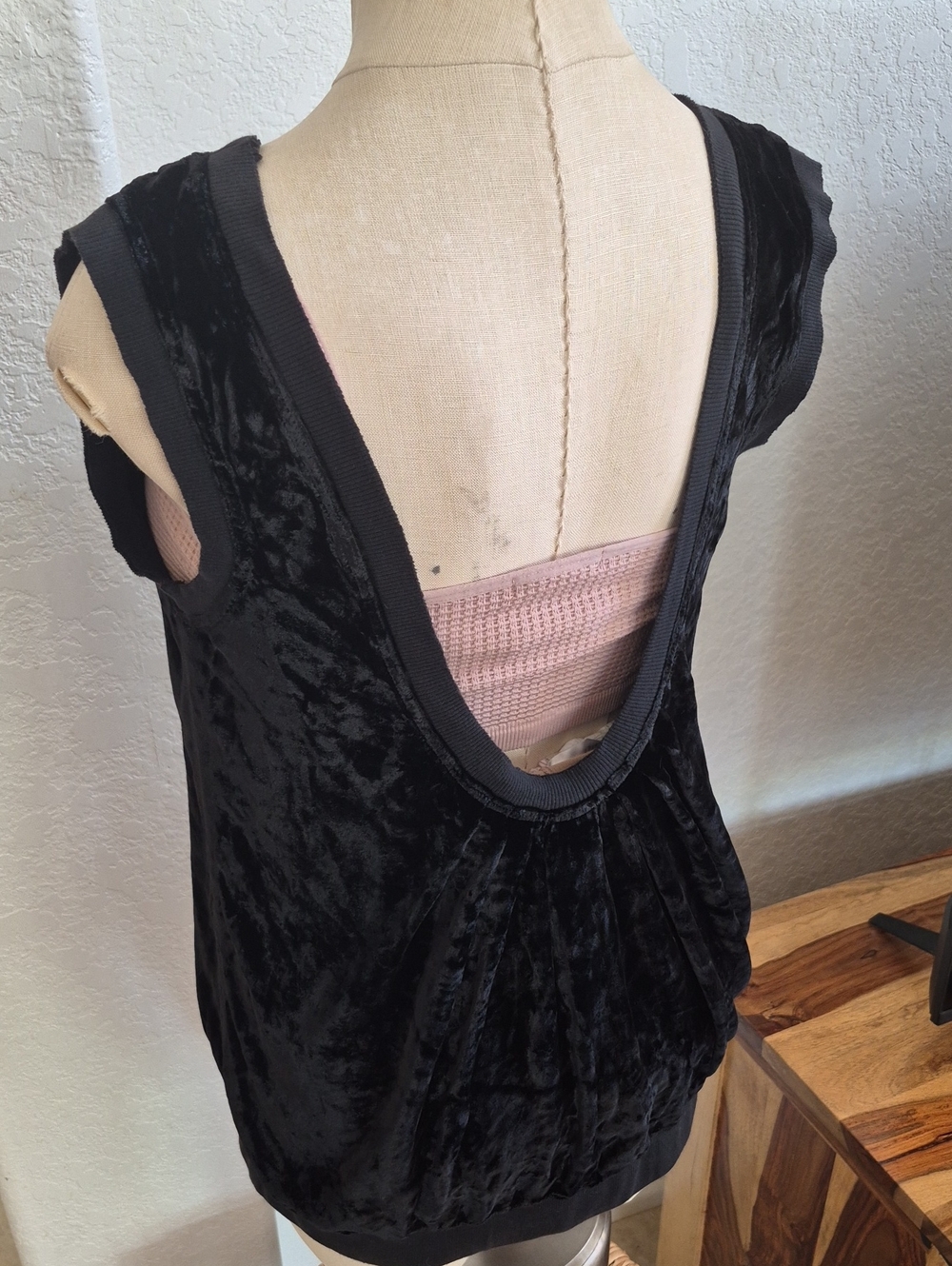 Elizabeth & James Velvet, Back Plunge Sleeveless, Silk Blend, Blouse SZ Small
